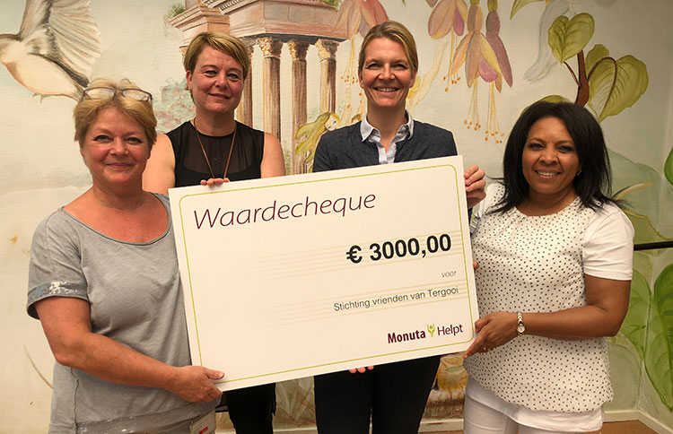 Monuta Helpt schenkt 3000 euro voor huiskamer Longziekten