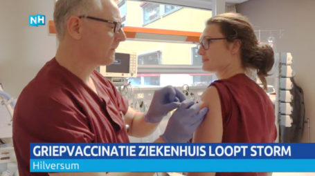 Verpleegkundige Tergooi krijgt griepvaccinatie