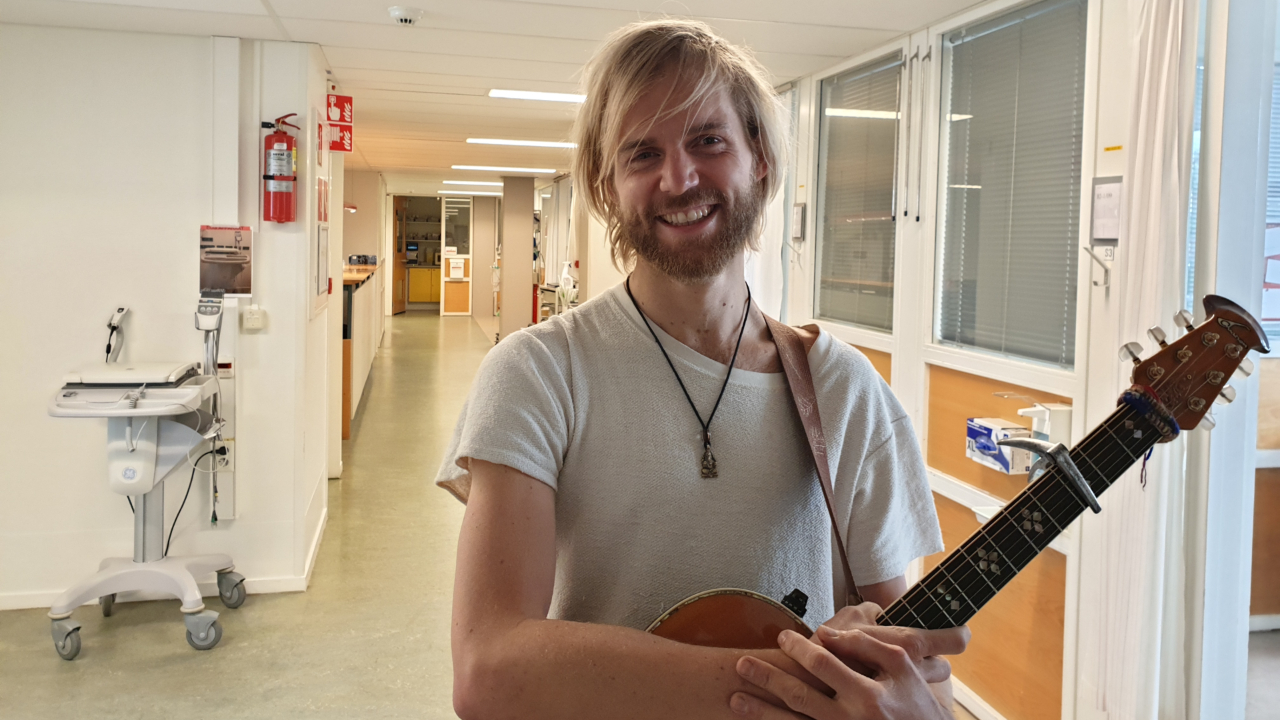 Gitarist op Intensive Care bij Tergooi