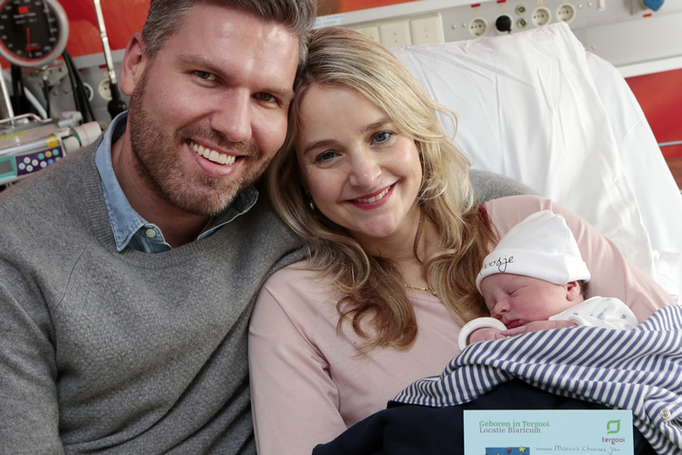 Baby Marcus met zijn ouders Niels en Annabel Langereis