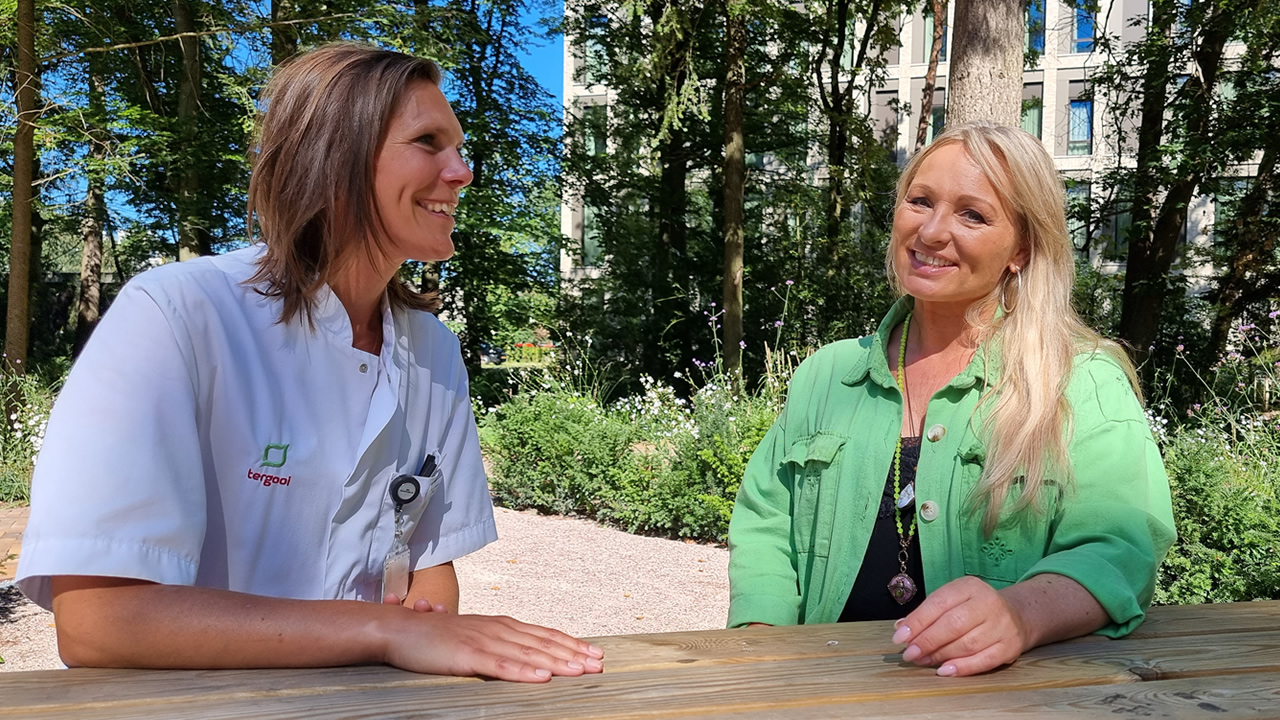 Zangeres Desirée Manders en oncologisch chirurg Alwine Hellingman over borstkanker 